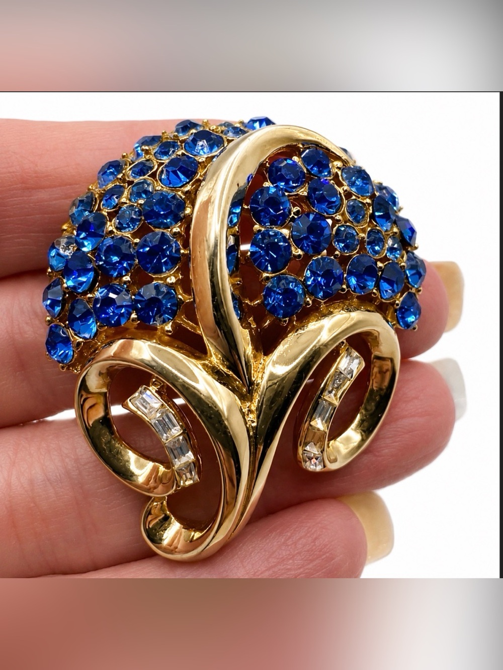 Coro Signed Blue Rhinestone Vintage Brooch Gorgeous
